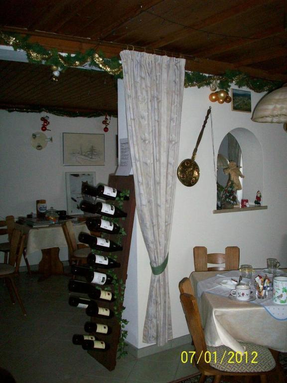 ツヴィーゼル Zum Fliegenden Hollanderゲストハウス 部屋 写真