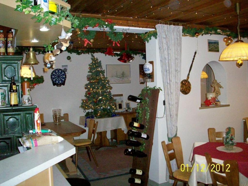ツヴィーゼル Zum Fliegenden Hollanderゲストハウス 部屋 写真