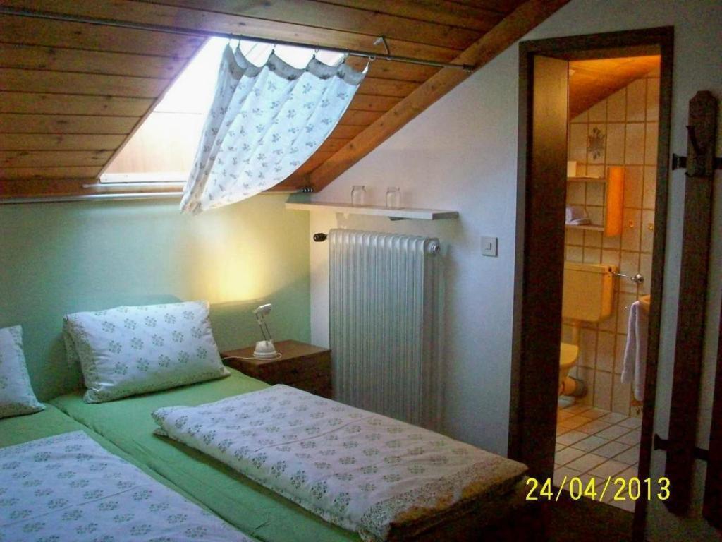 ツヴィーゼル Zum Fliegenden Hollanderゲストハウス 部屋 写真
